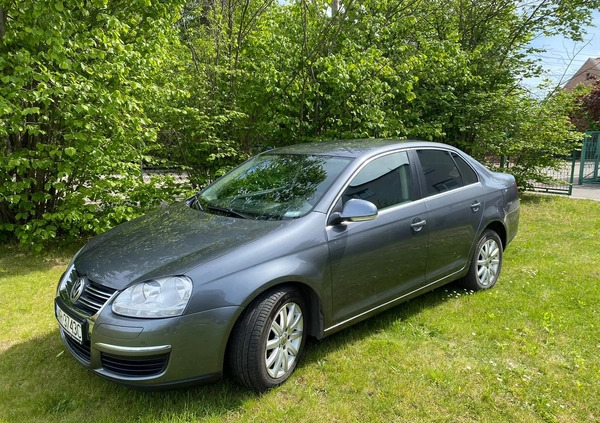 Volkswagen Jetta cena 17500 przebieg: 188000, rok produkcji 2010 z Pełczyce małe 92